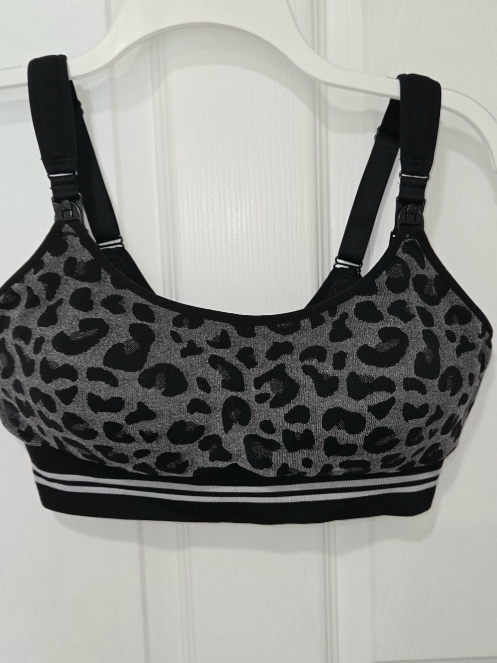 Momcozy Women Sports Bra Black Nursing Animal Print Wireless Strap Size L.